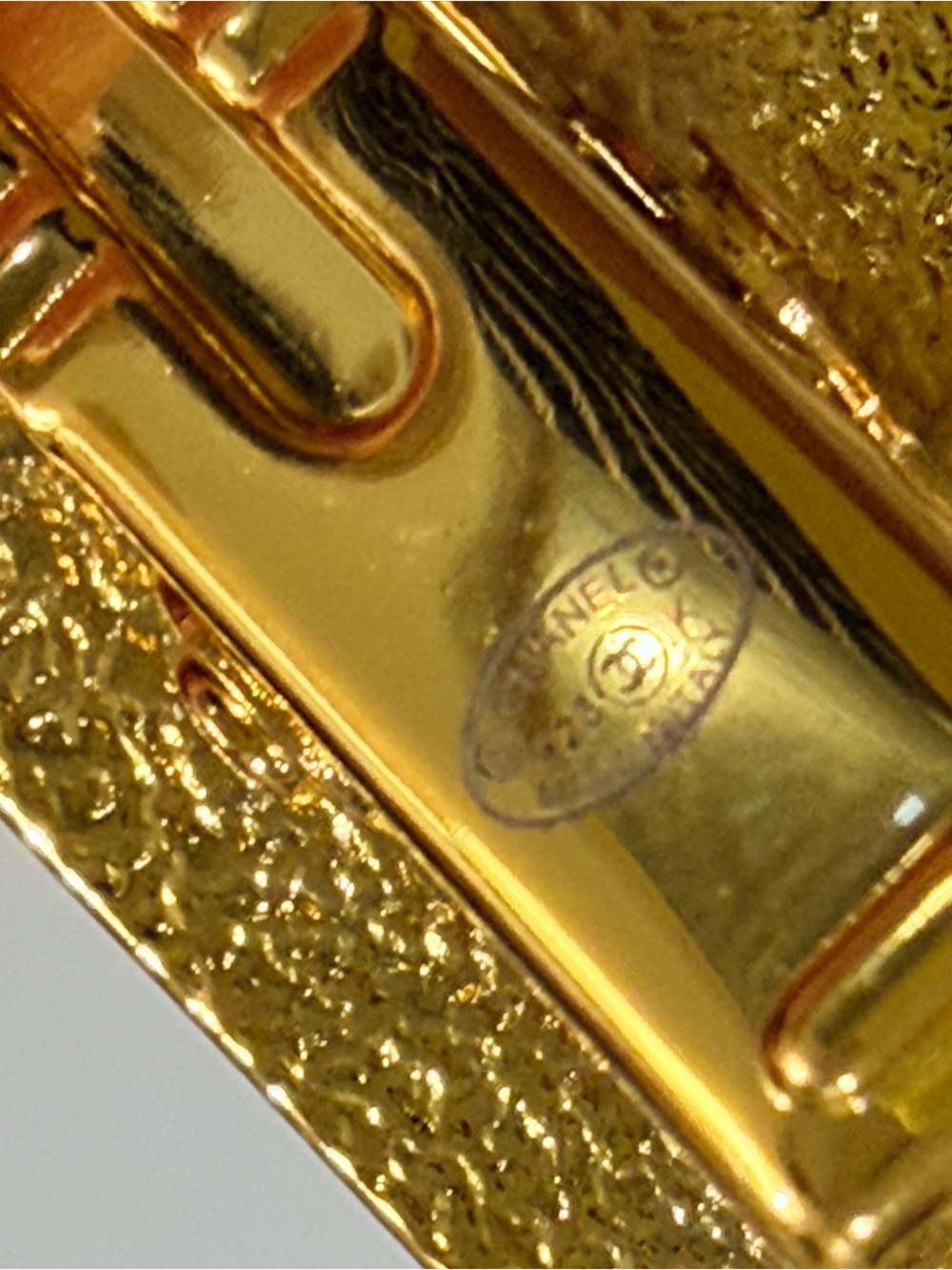 ✨Chanel (Novelty/compliments from Channel) multicolored metal clip - New ✨ - Picture 6 of 9